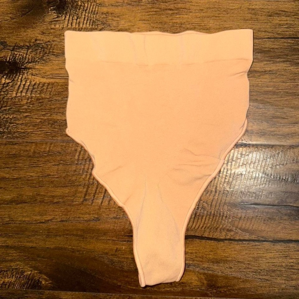Skims‎ NWOT Sculpting Mid Waist Thong Size XXS/XS